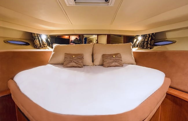 Luxury Yacht Hotel - Photo 2