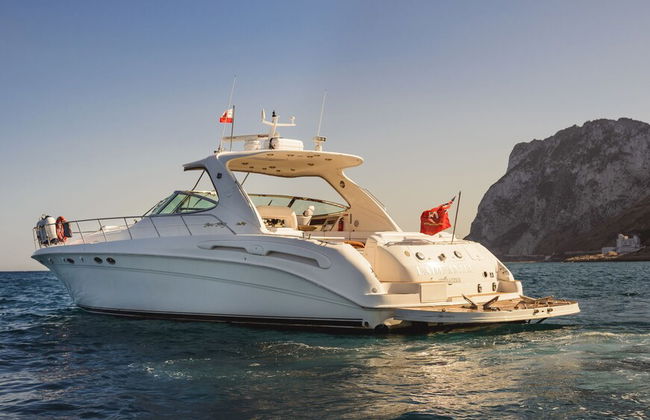 Luxury Yacht Hotel - Photo 24