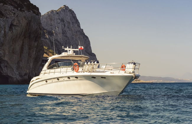 Luxury Yacht Hotel - Photo 11