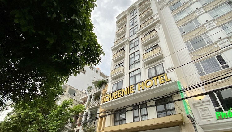 Photo 1 - Queenie Hotel