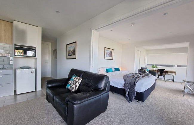 Fabulous Milford 1BR With Views & SkyTV - Photo 15