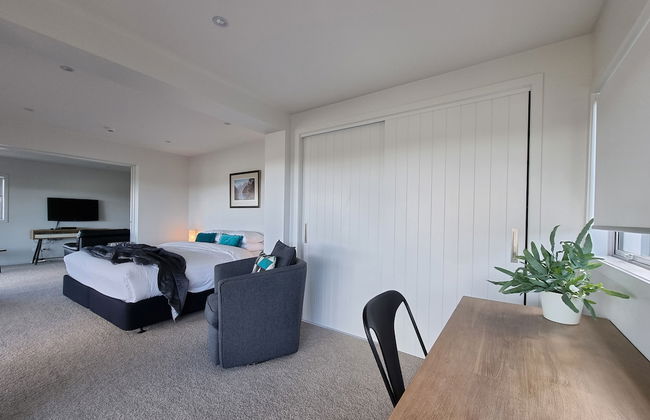 Fabulous Milford 1BR With Views & SkyTV - Photo 5