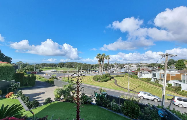 Fabulous Milford 1BR With Views & SkyTV - Photo 18