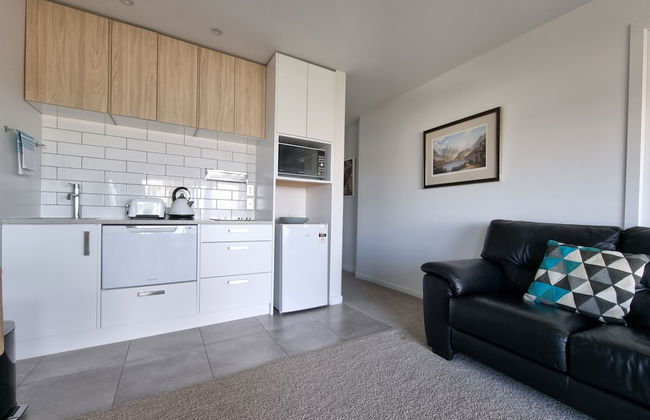 Fabulous Milford 1BR With Views & SkyTV - Photo 6