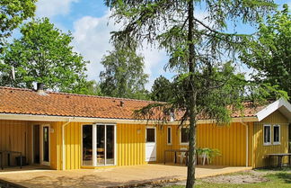 Foto 1 - 8 Person Holiday Home in Vaeggerlose