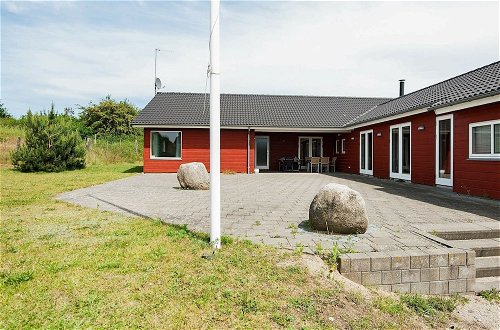 Photo 31 - Rustic Holiday Home in Ebeltoft with Hot Tub