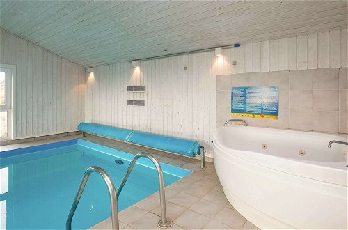 Photo 5 - 10 Person Holiday Home in Blavand