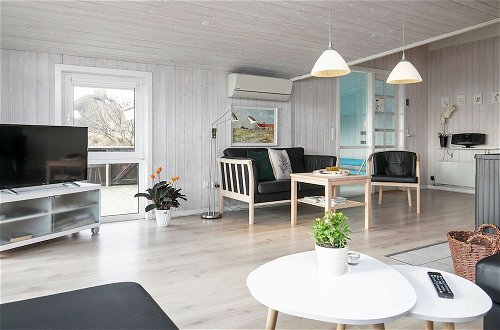 Foto 14 - 10 Person Holiday Home in Blavand