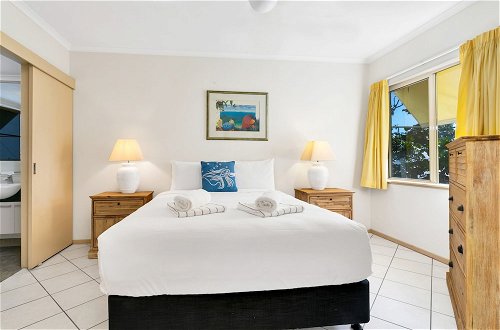 Photo 2 - Beachfront Bliss 3-bedroom Apartment with Sea View 4