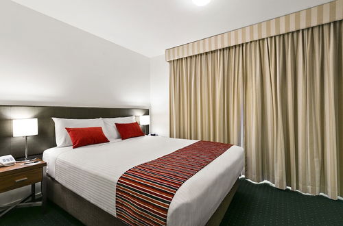 Photo 3 - Melbourne Carlton Central Apartment Hotel