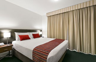 Photo 3 - Melbourne Carlton Central Apartment Hotel