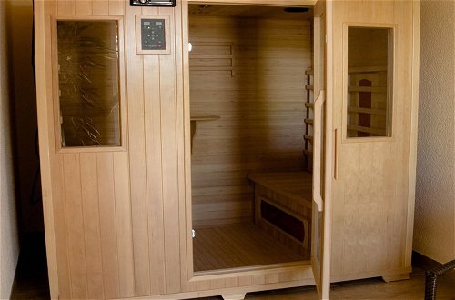 Foto 15 - Przytulny Domek z Sauna , Jacuzzi i Basenem
