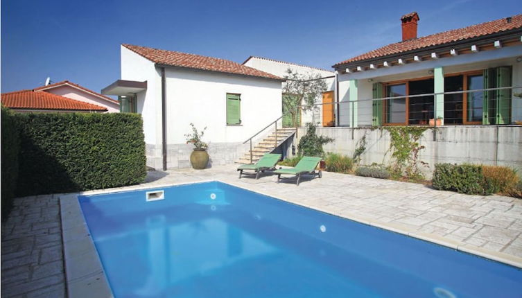 Foto 1 - Spacious Villa with a Swimming Pool