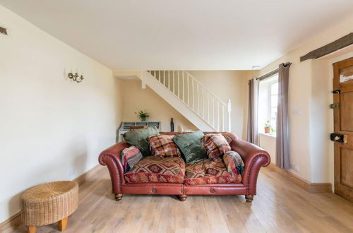 Photo 14 - Lovely Cosy Stone Cottage in Tetbury, Cotswolds