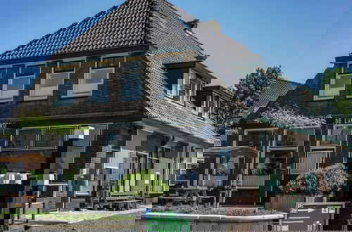 Foto 1 - Quaint Holiday Home in Friesland by the Lake