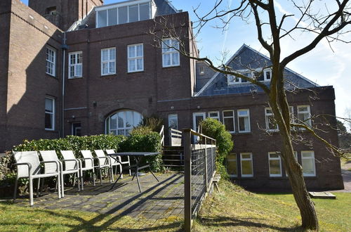 Photo 5 - Lavish Holiday Home in Bergen aan Zee With Terrace