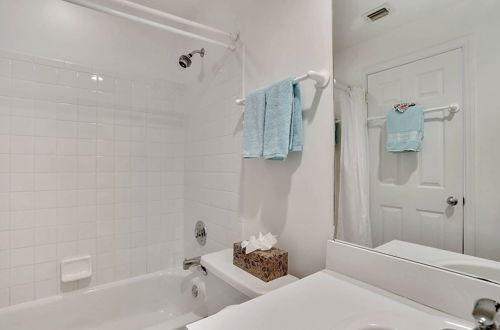 Photo 5 - Key West Found by Avantstay Close to Shops w/ Patio & Shared Pool! Week Long Stays Only