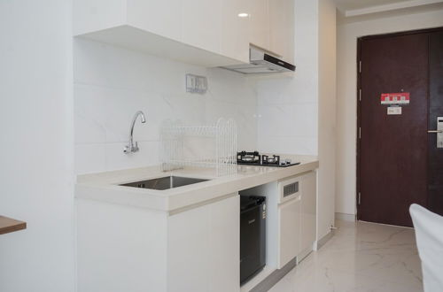 Foto 4 - Studio Apartment At Sky House Bsd With Cozy Design