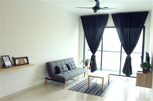 Foto 1 - The Raffles Suites by Stayshare Homes