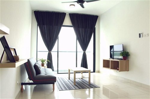 Photo 13 - The Raffles Suites by Stayshare Homes