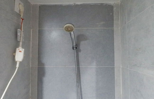 Delightful Luxurious Studio Room at Taman Melati Surabaya Apartment - Foto 1