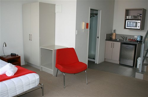 Photo 5 - Atlas Suites And Apartments