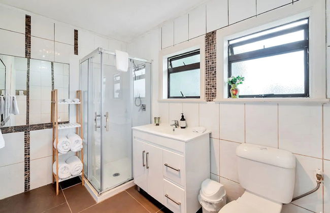 Kiwi Holiday Home near Airport - Photo 23