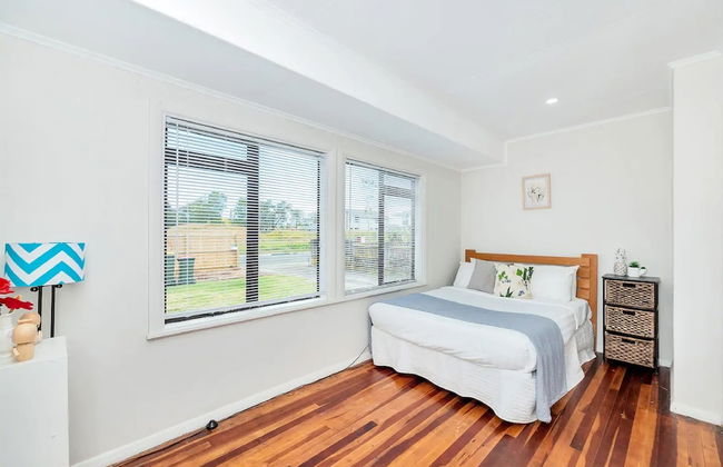 Kiwi Holiday Home near Airport - Photo 10