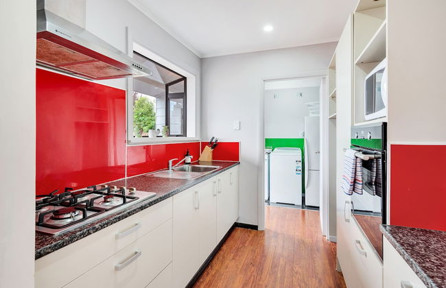 Kiwi Holiday Home near Airport - Photo 15