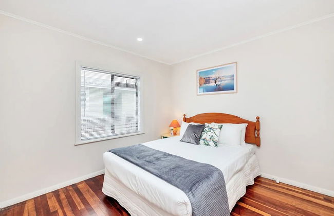 Kiwi Holiday Home near Airport - Photo 7