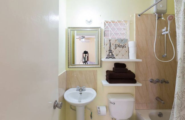 Kgn Most Centrally Located One Bdrm II - Photo 14