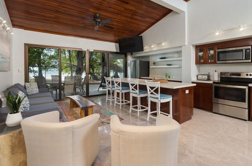 Photo 11 - Casa Woodbine Beachfront House