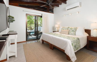 Photo 2 - Casa Woodbine Beachfront House