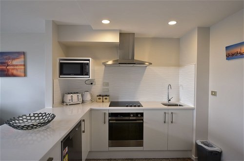 Photo 9 - Modern Two Bedroom Epsom Apartments