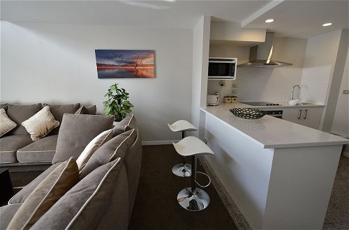 Photo 11 - Modern Two Bedroom Epsom Apartments