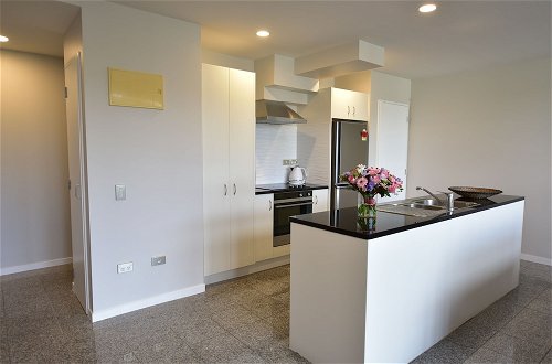 Photo 8 - Modern Two Bedroom Epsom Apartments