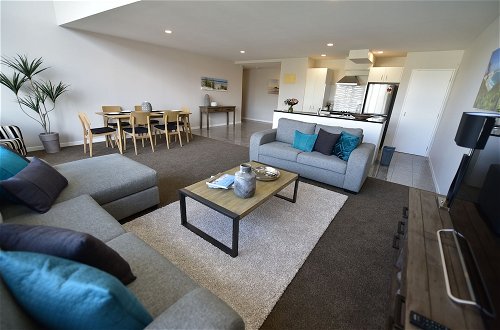 Photo 10 - Modern Two Bedroom Epsom Apartments