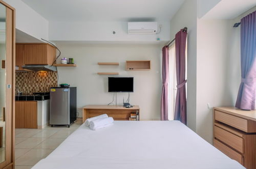 Photo 9 - Cozy Stay Studio Apartment At Margonda Residence 5