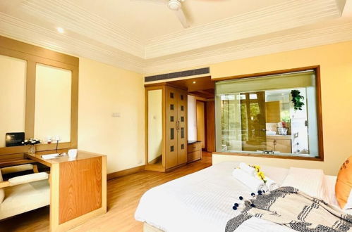 Photo 3 - BluO 1BHK - DLF Galleria | BathTub, Balcony, Suite