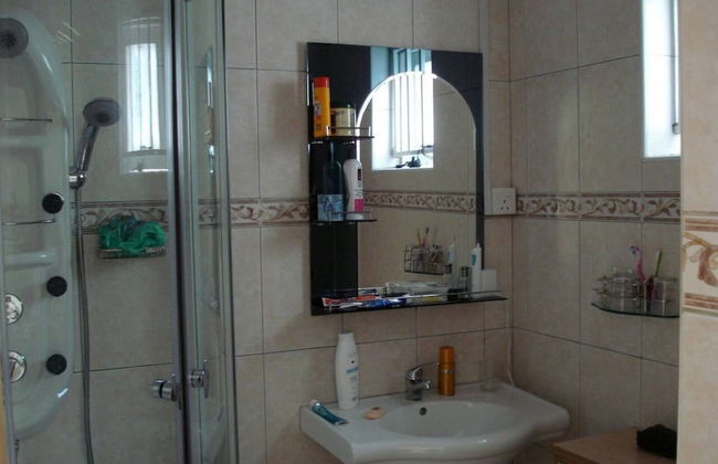 Captivating 3-bed Villa - Foto 24