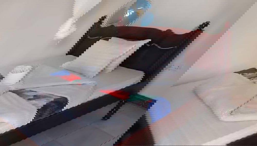 Famko Hotel - Sleeps 24 - Parking - Garden - Foto 1