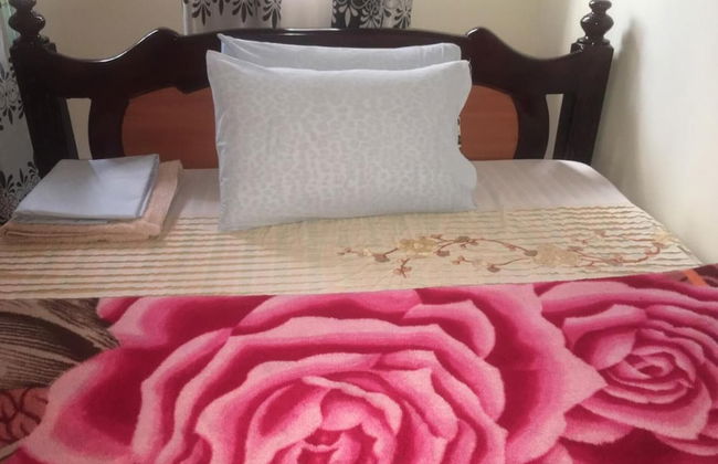 Famko Hotel - Sleeps 24 - Parking - Garden - Foto 8