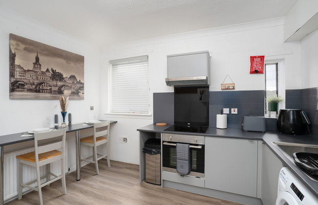 2-bed Flat, Wishaw, Free Parking, Family-friendly - Foto 8