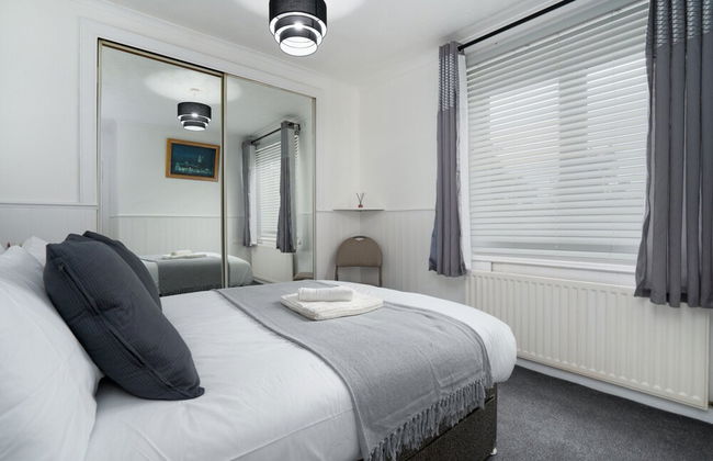 2-bed Flat, Wishaw, Free Parking, Family-friendly - Foto 5