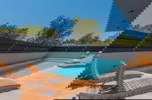 Foto 44 - Luxury Contemporary Villa in Vodice With Pool, Sauna and Hot Tub