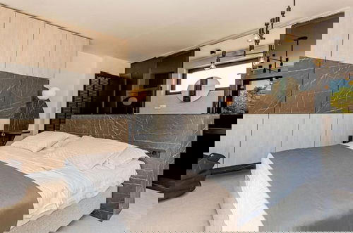 Foto 6 - Luxury Contemporary Villa in Vodice With Pool, Sauna and Hot Tub