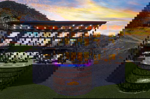 Foto 1 - Infinity Pool, Hot Tub, Game Room, Panoramic Views Whiskey Ridge by Avantstay