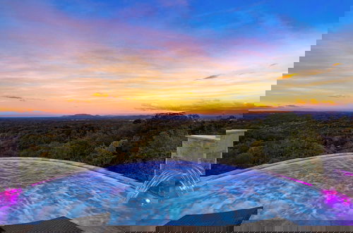 Foto 44 - Infinity Pool, Hot Tub, Game Room, Panoramic Views Whiskey Ridge by Avantstay
