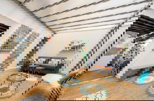 Foto 8 - Chic Apartment With Patio - 2br/6p - Le Marais
