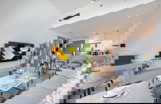 Foto 1 - Vogue | Binghatti Corner JVC-7mins Sky Dubai 3 mins Cirle Mall Brand New